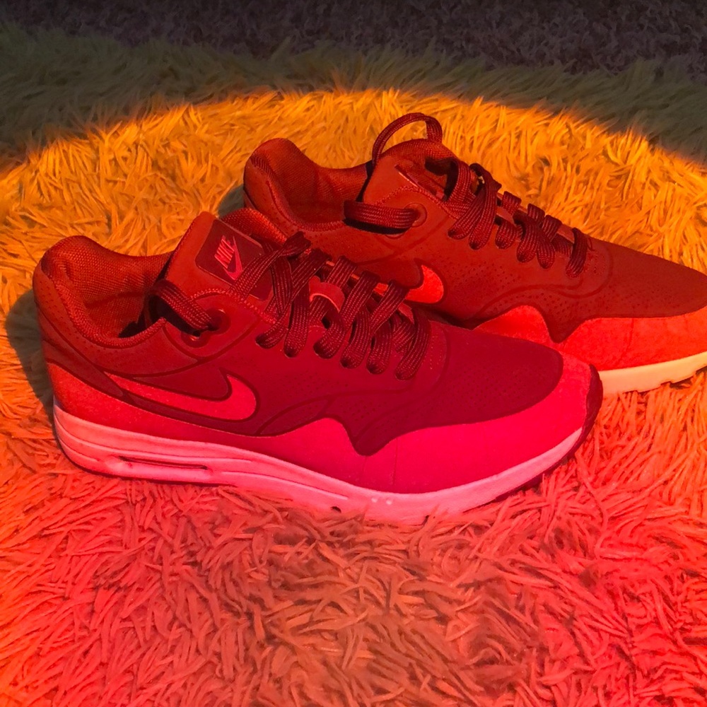 ! NIKE AIR MAX 7.5 ! Purple! Make me an offer!